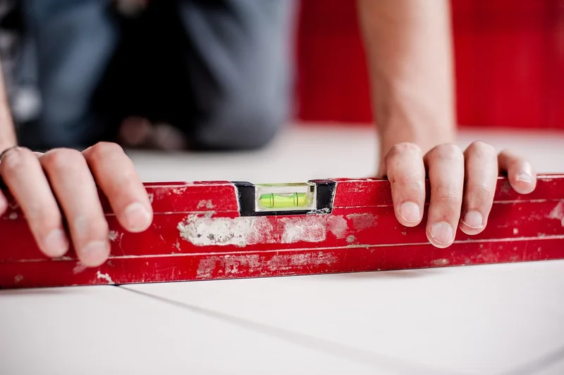 Comment réparer un éclat de carrelage : le guide pas à pas
