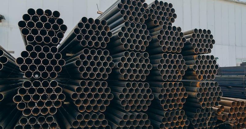 Assembler un tube acier sans soudure : la méthode simple et fiable