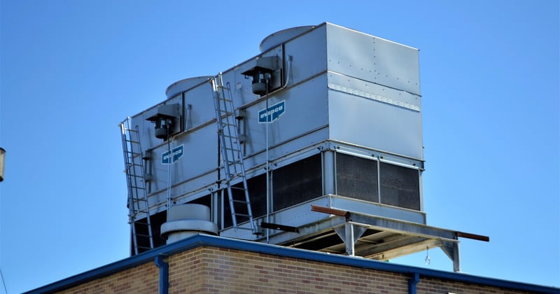 Protection climatiseur extérieur : les solutions efficaces pour le préserver