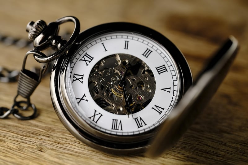 Horloge murale année 50 : 5 modèles rétro qui font leur grand retour en 2026